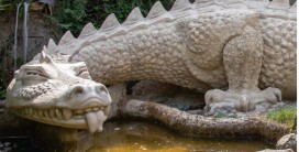 Titelbild der Zeitschrift "Denkmalpflege im Rheinland" mit Foto eines liegenden Drachen