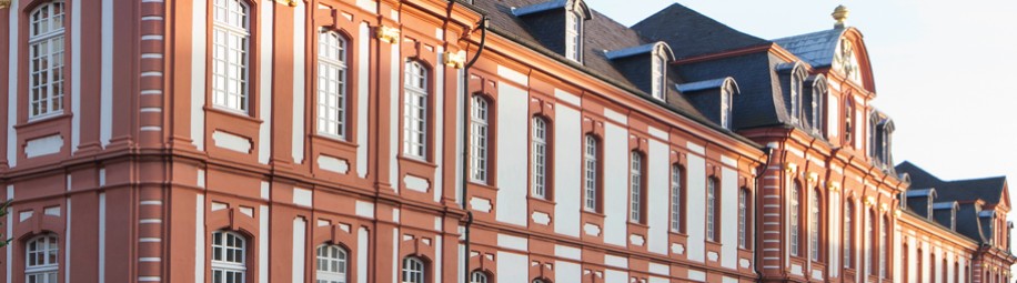 Eingangsfassade der Abtei Brauweiler